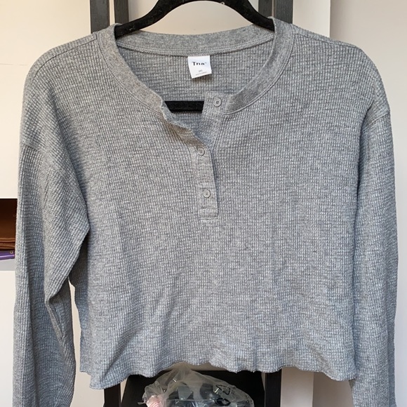 TNA by Aritzia Waffle Knit Cropped Henley - Picture 4 of 5